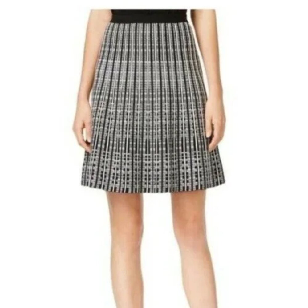 ANN KLEIN Black White Flared Knit Skirt Graphic Pattern Size Large
